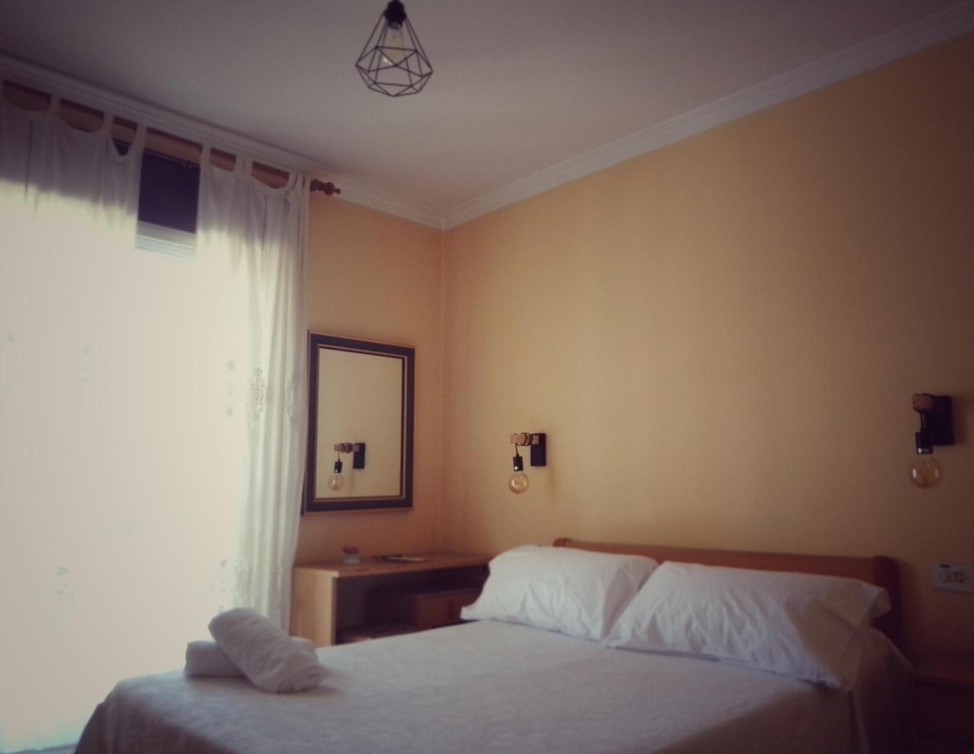 Hostal Pension Mar De Plata Lugo Esterno foto